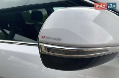 Внедорожник / Кроссовер Hyundai Santa FE 2015 в 