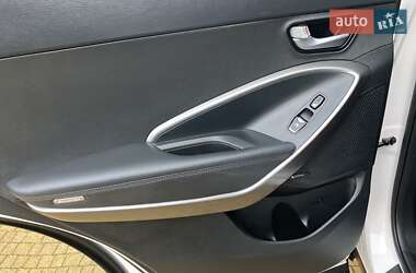 Внедорожник / Кроссовер Hyundai Santa FE 2015 в 