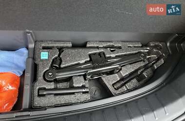 Внедорожник / Кроссовер Hyundai Santa FE 2015 в 