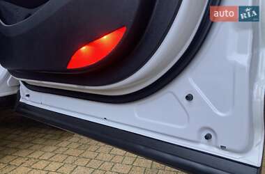 Внедорожник / Кроссовер Hyundai Santa FE 2015 в 