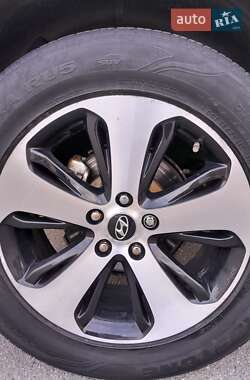 Внедорожник / Кроссовер Hyundai Santa FE 2012 в 