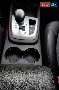 Внедорожник / Кроссовер Hyundai Santa FE 2012 в 