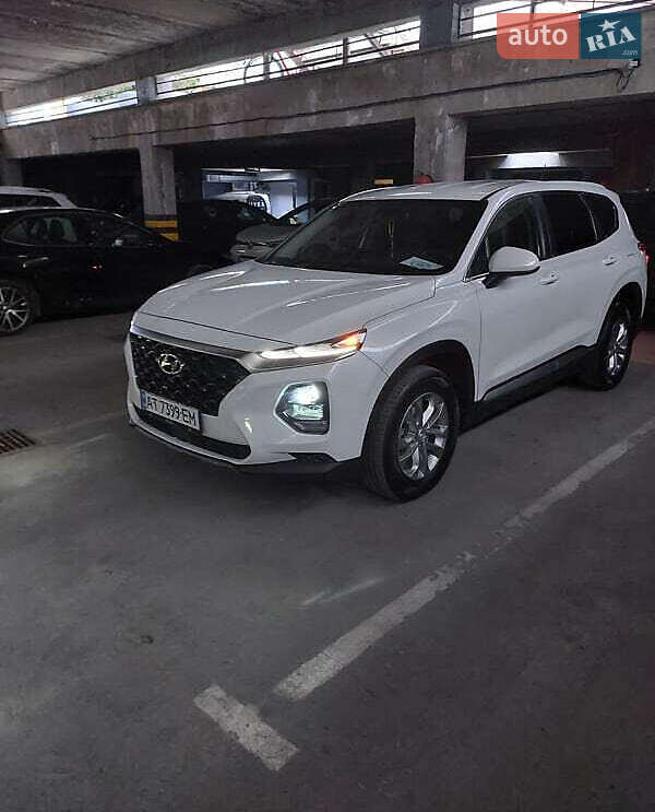 Позашляховик / Кросовер Hyundai Santa FE 2019 в 