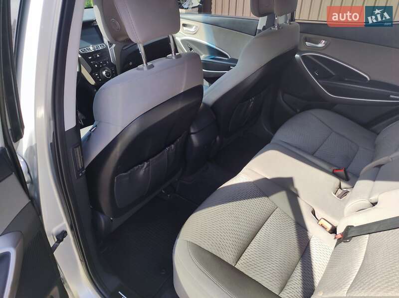 Позашляховик / Кросовер Hyundai Santa FE 2015 в Ірпені