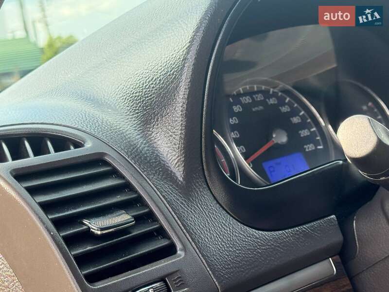 Позашляховик / Кросовер Hyundai Santa FE 2012 в Охтирці