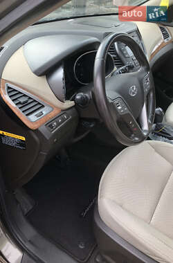Позашляховик / Кросовер Hyundai Santa FE 2012 в 