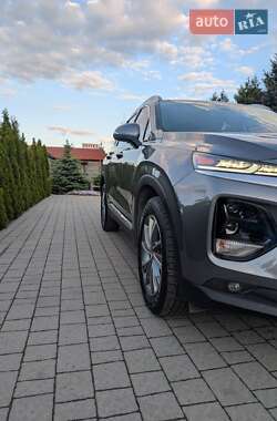 Внедорожник / Кроссовер Hyundai Santa FE 2018 в 