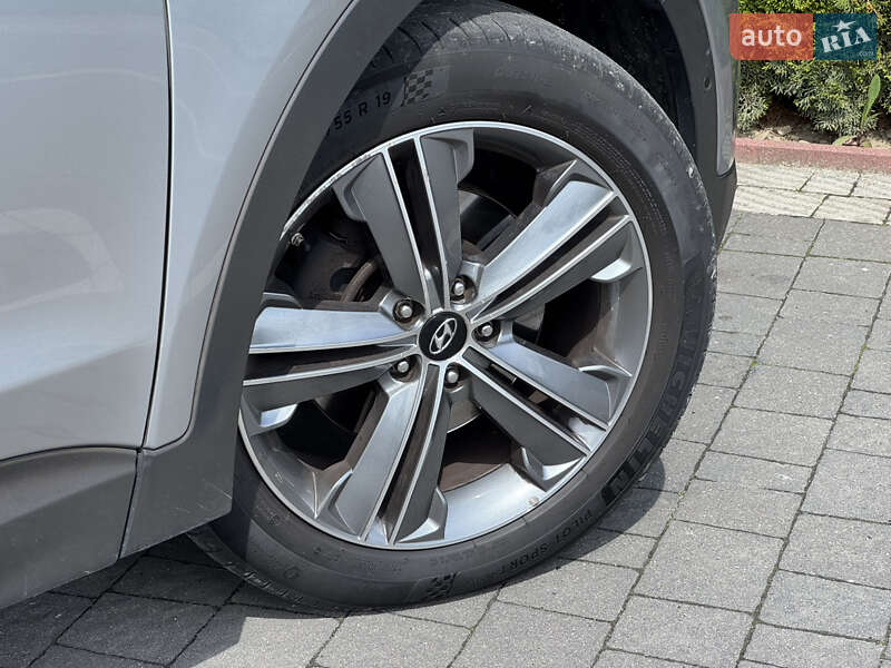 Внедорожник / Кроссовер Hyundai Santa FE 2015 в Стрые