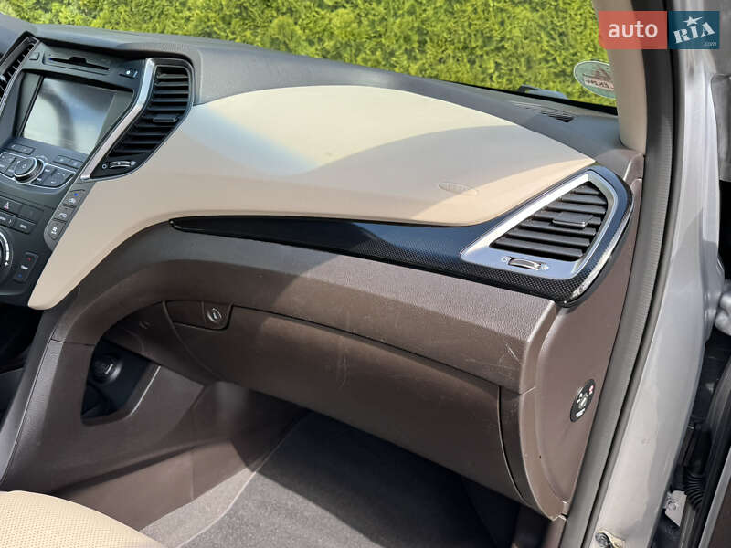 Внедорожник / Кроссовер Hyundai Santa FE 2015 в Стрые
