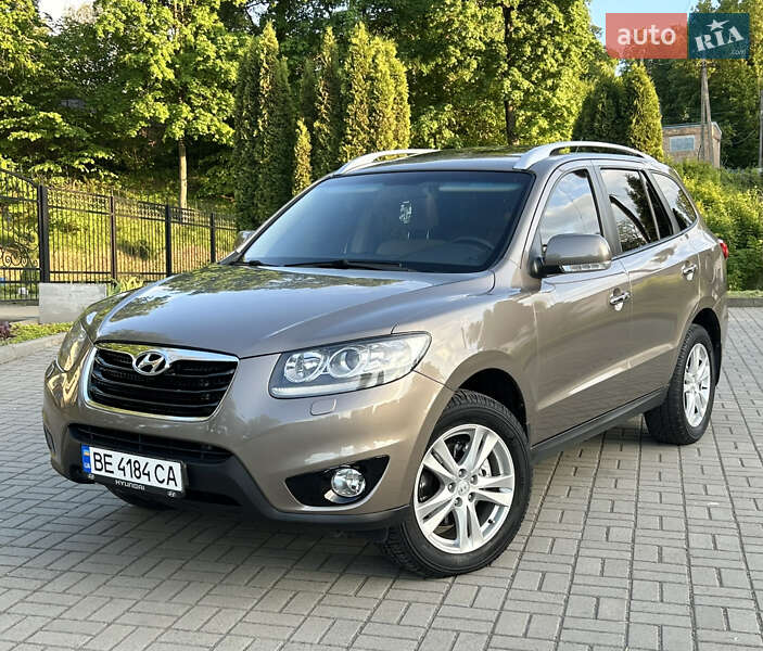 Позашляховик / Кросовер Hyundai Santa FE 2011 в 