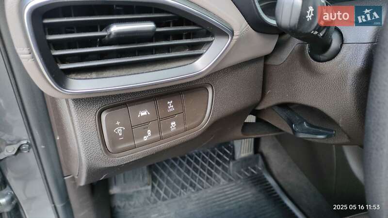 Позашляховик / Кросовер Hyundai Santa FE 2019 в Івано-Франківську