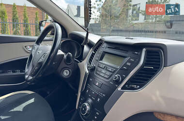 Внедорожник / Кроссовер Hyundai Santa FE 2015 в 