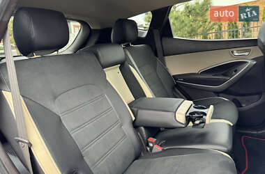 Внедорожник / Кроссовер Hyundai Santa FE 2015 в 