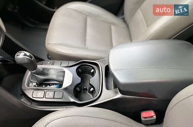 Внедорожник / Кроссовер Hyundai Santa FE 2014 в 