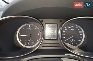 Внедорожник / Кроссовер Hyundai Santa FE 2017 в 