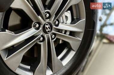 Позашляховик / Кросовер Hyundai Santa FE 2013 в 
