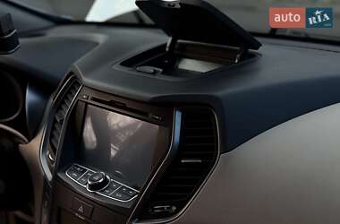 Позашляховик / Кросовер Hyundai Santa FE 2013 в 