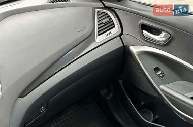 Позашляховик / Кросовер Hyundai Santa FE 2013 в 