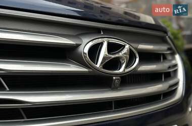 Внедорожник / Кроссовер Hyundai Santa FE 2016 в 