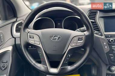 Внедорожник / Кроссовер Hyundai Santa FE 2016 в 