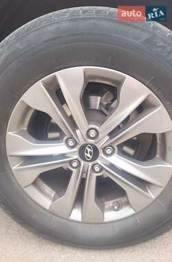 Внедорожник / Кроссовер Hyundai Santa FE 2015 в Коростене