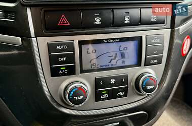 Внедорожник / Кроссовер Hyundai Santa FE 2011 в 