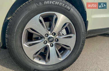 Внедорожник / Кроссовер Hyundai Santa FE 2011 в 