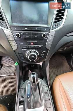 Внедорожник / Кроссовер Hyundai Santa FE 2016 в 