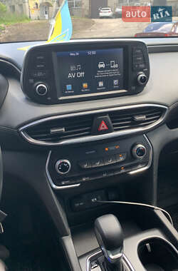 Позашляховик / Кросовер Hyundai Santa FE 2019 в 