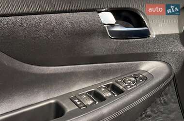Позашляховик / Кросовер Hyundai Santa FE 2019 в 