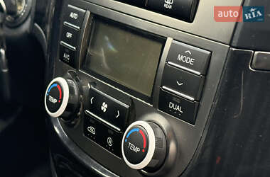 Внедорожник / Кроссовер Hyundai Santa FE 2010 в 