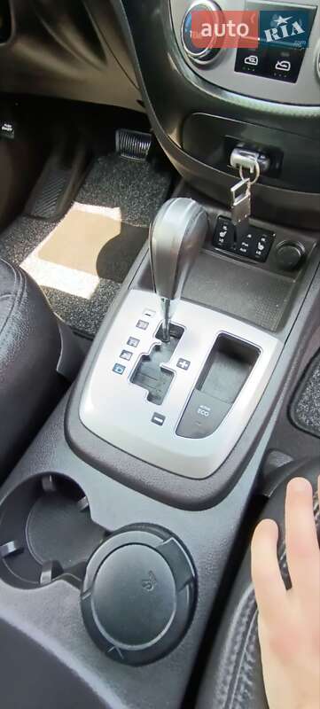 Позашляховик / Кросовер Hyundai Santa FE 2011 в Луцьку
