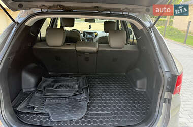 Внедорожник / Кроссовер Hyundai Santa FE 2013 в 