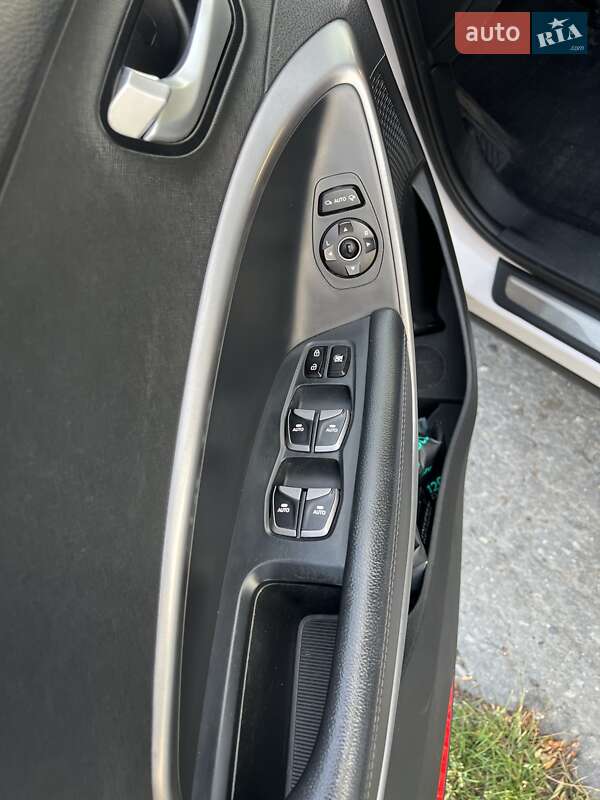 Позашляховик / Кросовер Hyundai Santa FE 2012 в Звенигородці