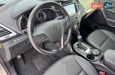 Внедорожник / Кроссовер Hyundai Santa FE 2015 в 