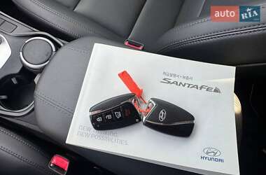 Внедорожник / Кроссовер Hyundai Santa FE 2015 в 
