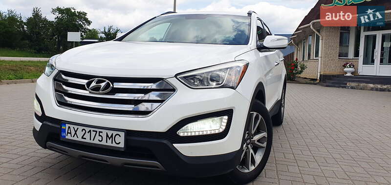 Внедорожник / Кроссовер Hyundai Santa FE 2015 в 