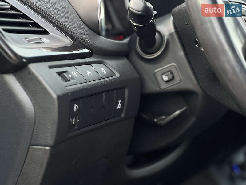 Позашляховик / Кросовер Hyundai Santa FE 2013 в Ужгороді