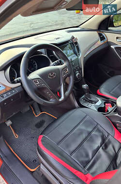 Внедорожник / Кроссовер Hyundai Santa FE 2015 в 