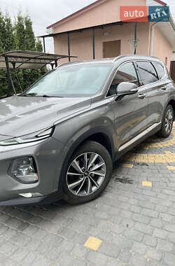 Внедорожник / Кроссовер Hyundai Santa FE 2019 в 