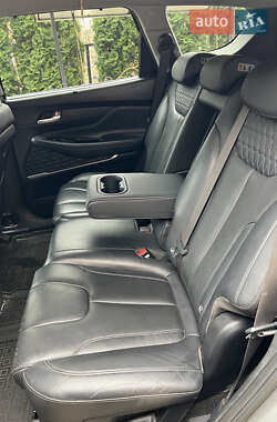 Внедорожник / Кроссовер Hyundai Santa FE 2019 в 