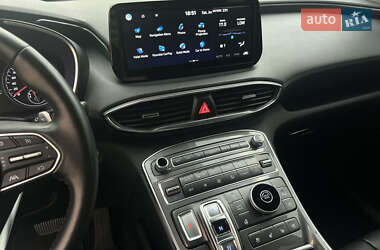 Внедорожник / Кроссовер Hyundai Santa FE 2021 в 