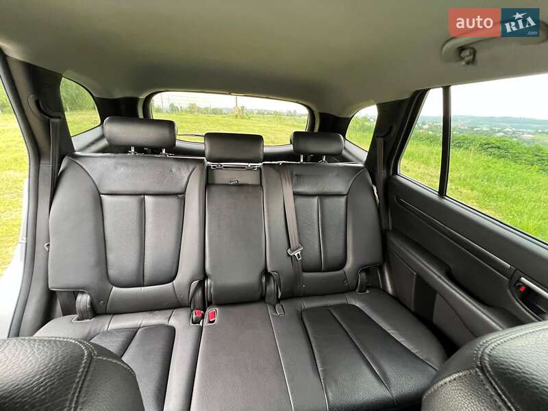 Позашляховик / Кросовер Hyundai Santa FE 2011 в Чернівцях