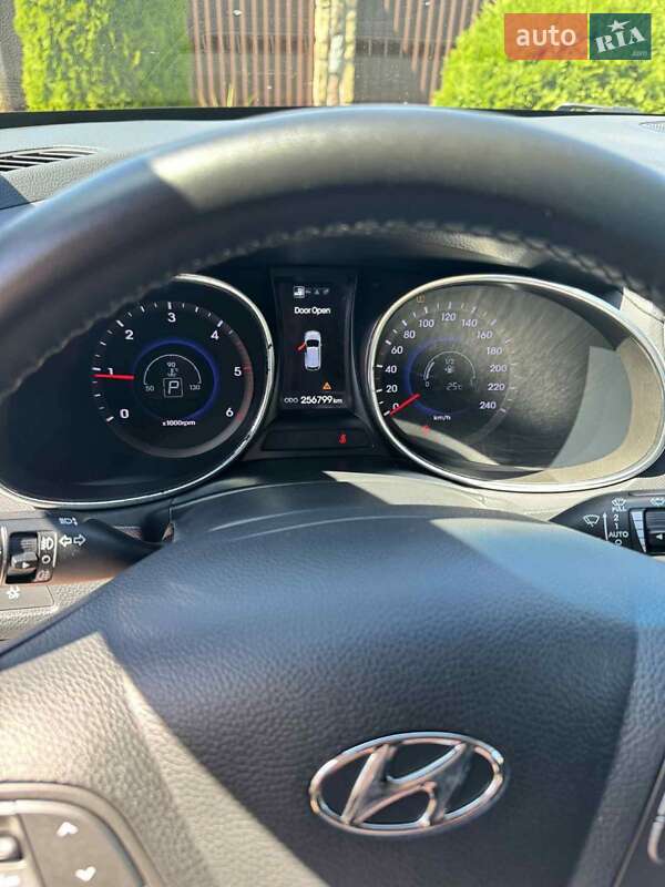 Позашляховик / Кросовер Hyundai Santa FE 2013 в Івано-Франківську