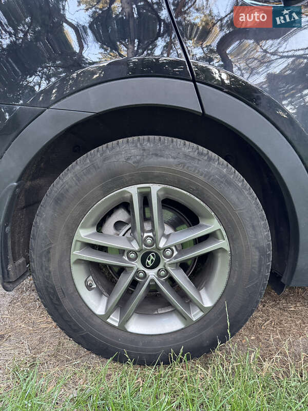 Внедорожник / Кроссовер Hyundai Santa FE 2016 в Ровно