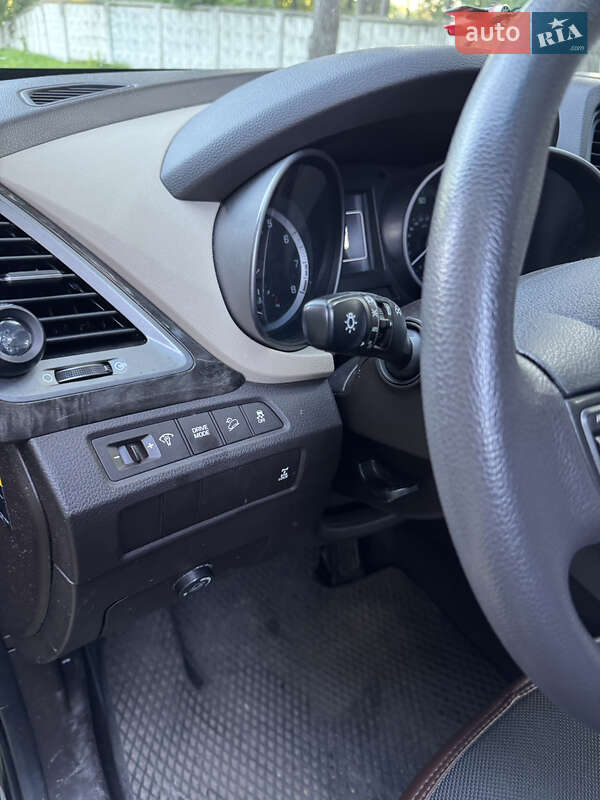 Внедорожник / Кроссовер Hyundai Santa FE 2016 в Ровно