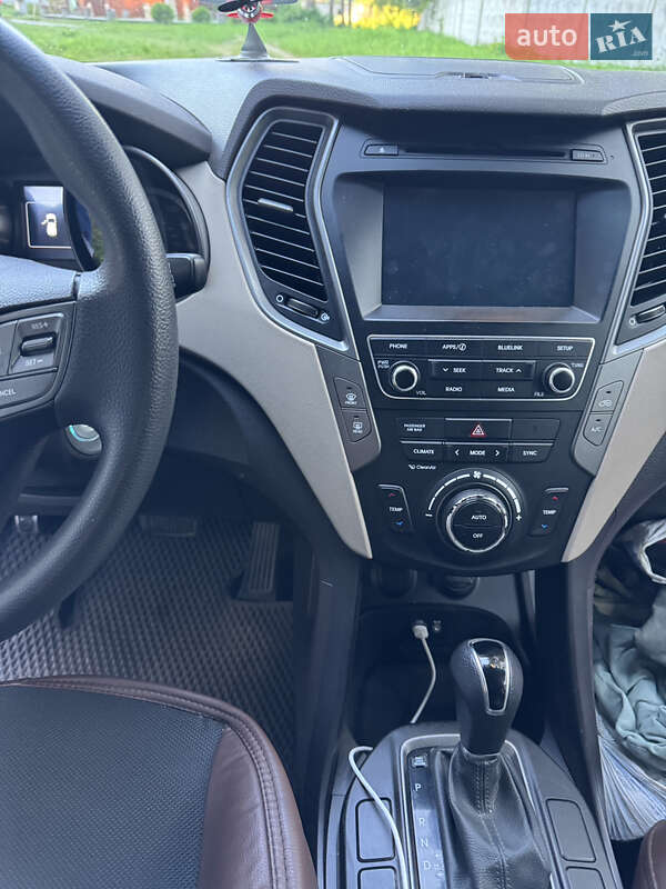 Внедорожник / Кроссовер Hyundai Santa FE 2016 в Ровно