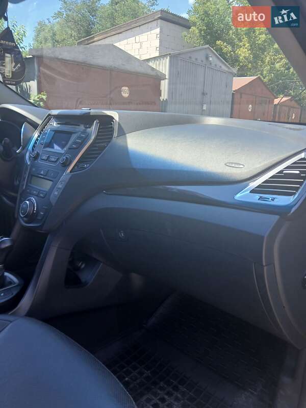 Позашляховик / Кросовер Hyundai Santa FE 2015 в Черкасах