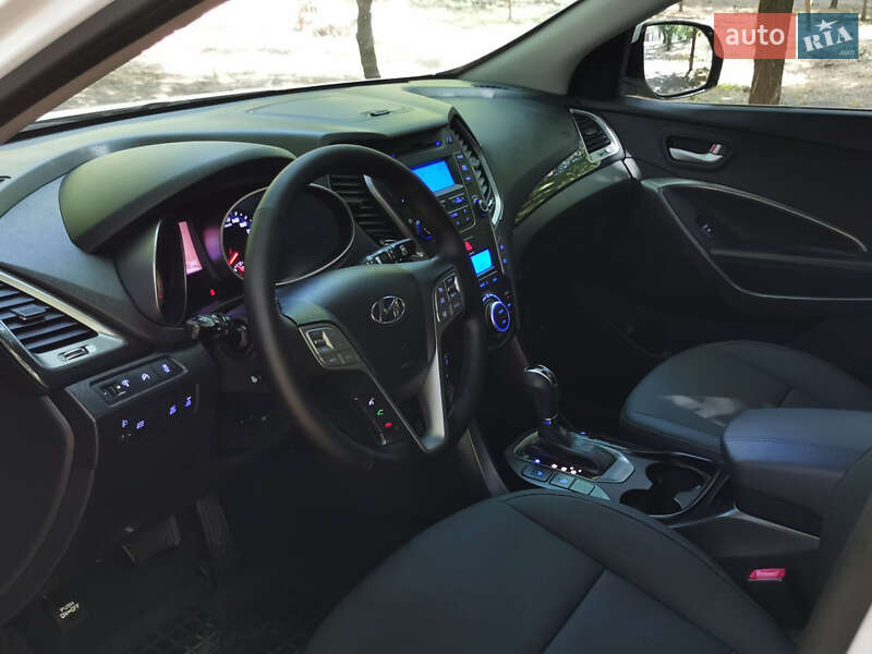 Внедорожник / Кроссовер Hyundai Santa FE 2015 в Киеве