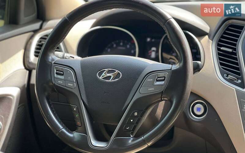 Позашляховик / Кросовер Hyundai Santa FE 2016 в Івано-Франківську